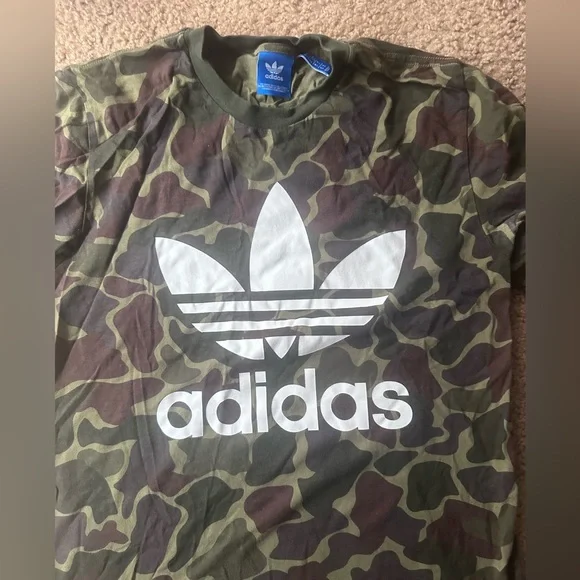 Adidas T shirt - Picture 2 of 4